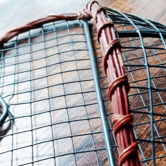 Vintage Rattan & Black Steel Heart-shaped Wall Basket Home Decor Cottagecore - Picture 7 of 8